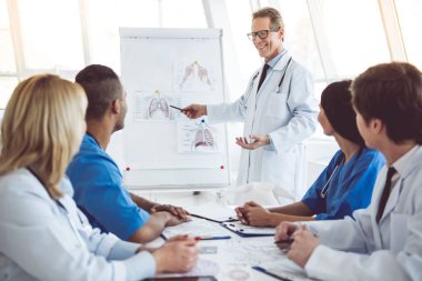 Konferansı'nda tıp doktorları