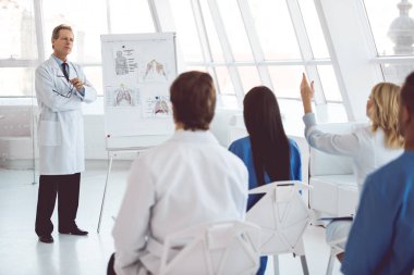 Konferansı'nda tıp doktorları