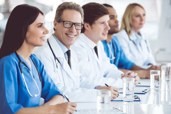 Médicos na conferência — Fotografia de Stock