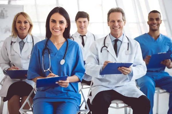 Médicos en la conferencia — Foto de Stock