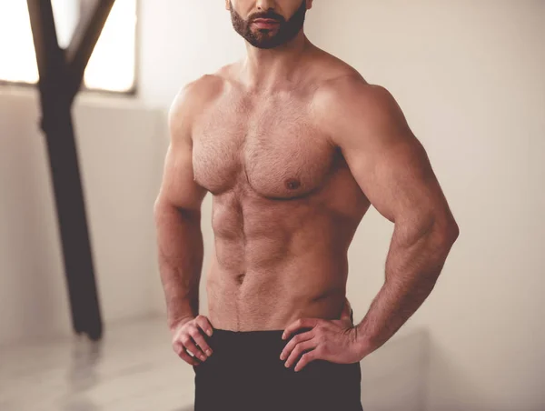 Bello muscoloso uomo — Foto Stock
