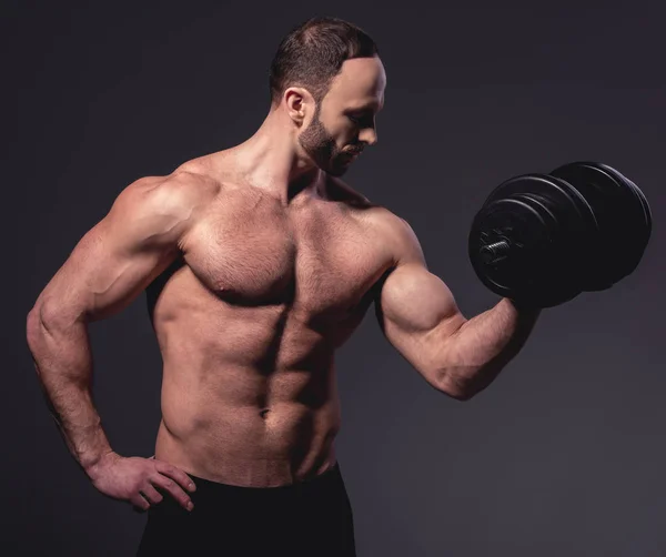 Hombre haciendo ejercicio —  Fotos de Stock