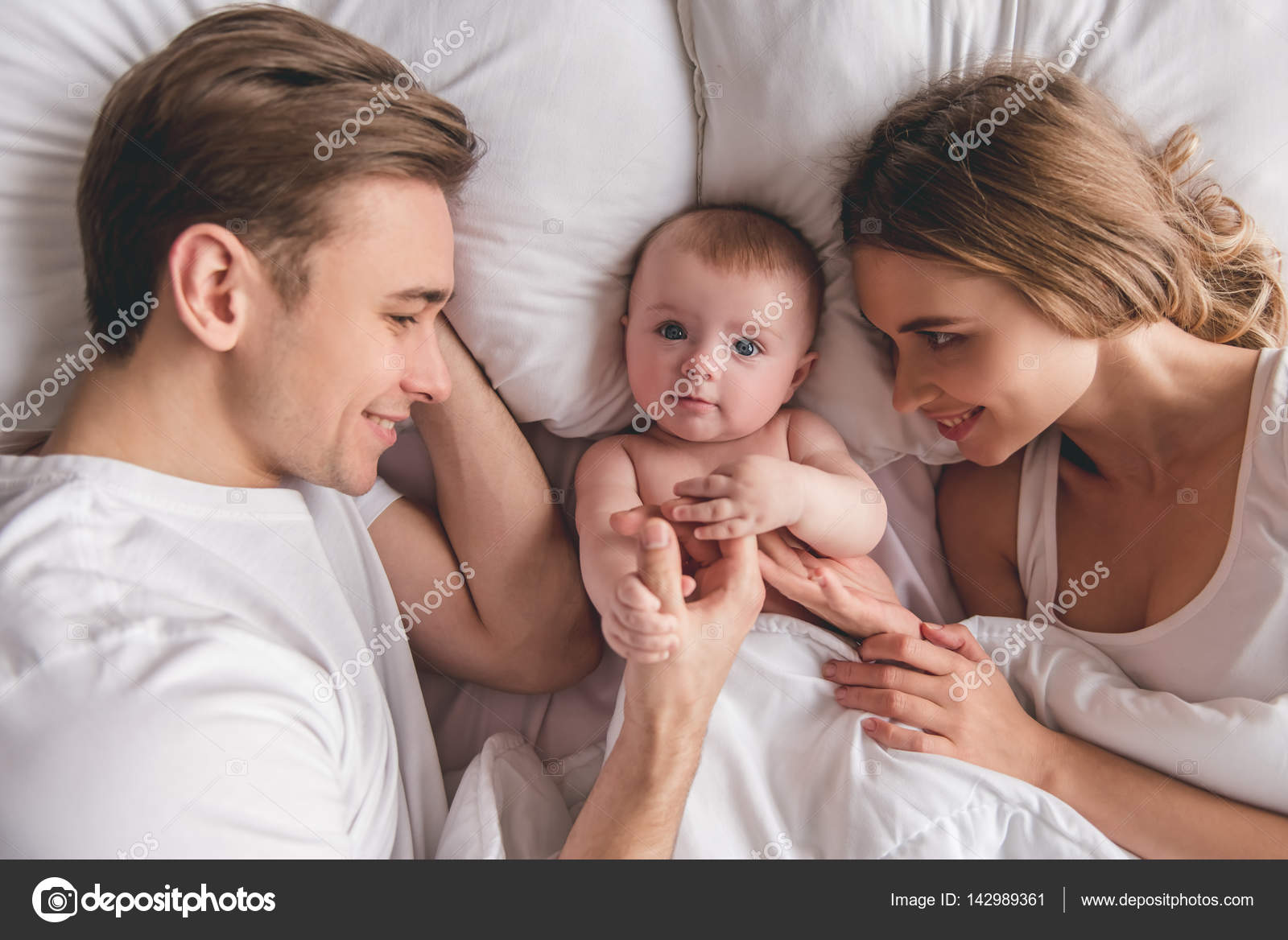 Young couple with baby Stock Photo by ©GeorgeRudy 142989361