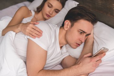 genç bir çift bir sorun yaşıyorsanız