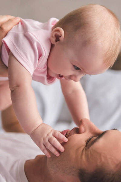 Отец и ребенок
