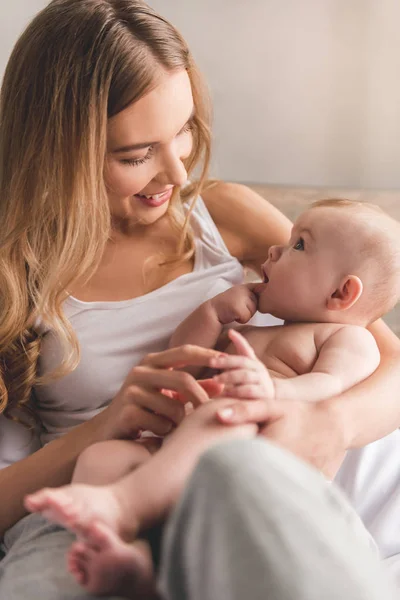 Mom and baby — Stock Photo, Image