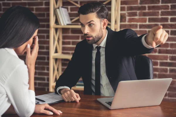 Despiden a una persona de negocios — Foto de Stock