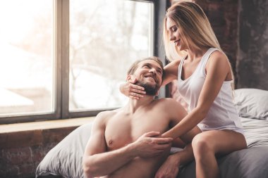 yatakta güzel Çift