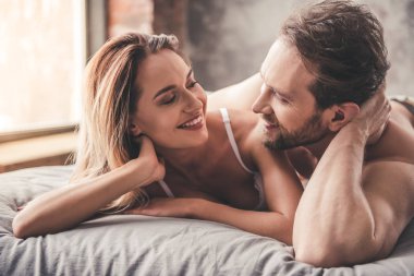 yatakta güzel Çift