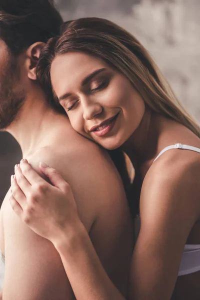 Romantiska nakna par