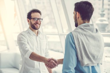 Yakışıklı işadamları çalışma 