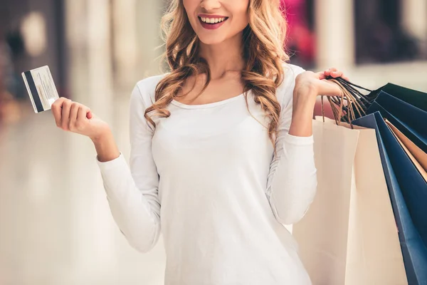 Mujer haciendo compras — Foto de Stock