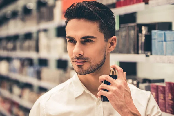 Man doing shopping — Stock Photo, Image