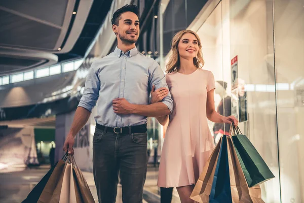 Couple doing shopping — Stock Photo, Image