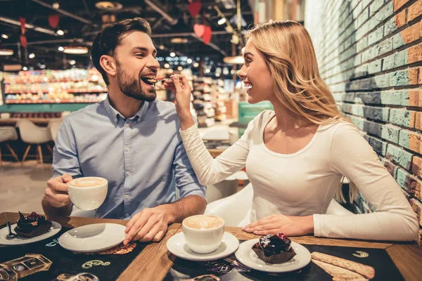 Couple boire du café — Photo