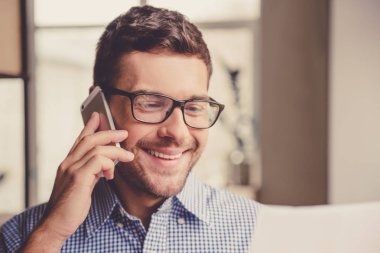 yakışıklı işadamı çalışma