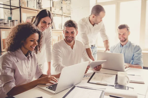 Gente de negocios trabajando —  Fotos de Stock