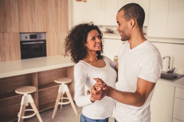 Afro Amerikan çift mutfak