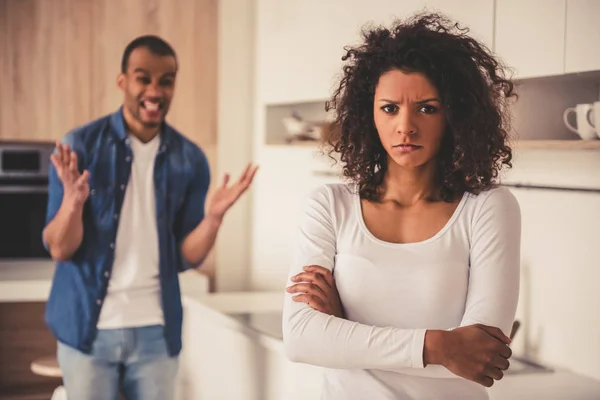 Afro pareja americana en cocina —  Fotos de Stock