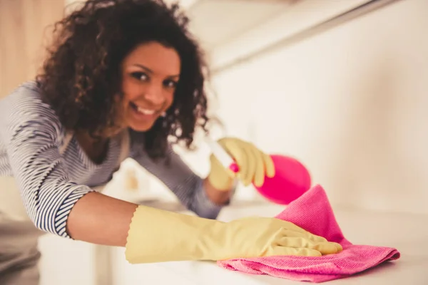 Afro American woman cleaning — Stock Photo, Image