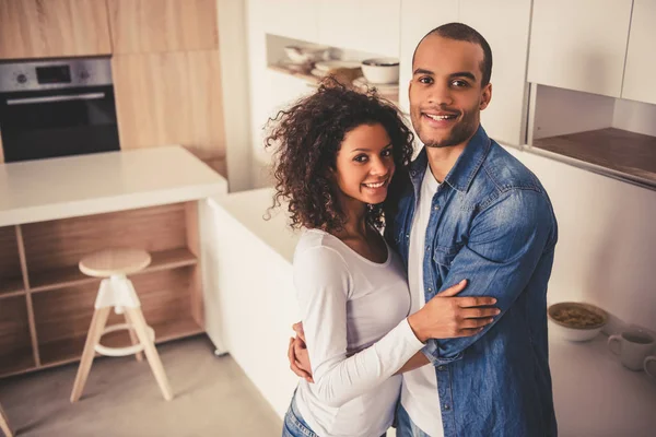 Couple afro-américain en cuisine — Photo