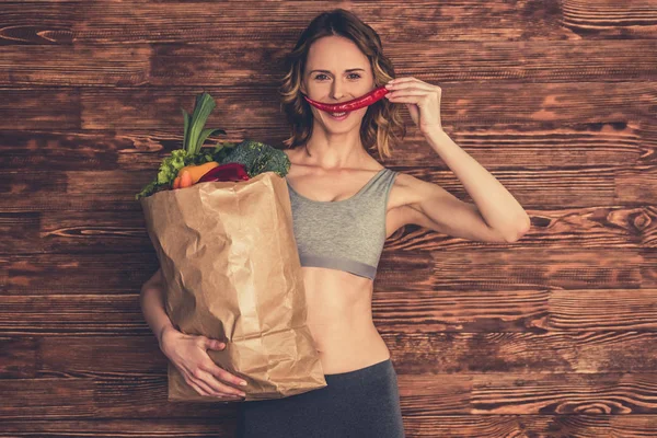 Mujer con comida saludable — Foto de Stock