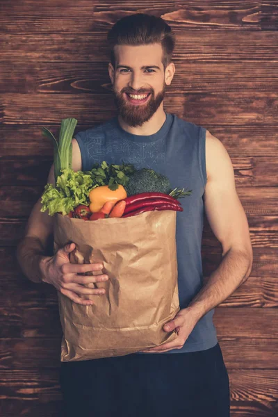 Homem com alimentos saudáveis — Fotografia de Stock