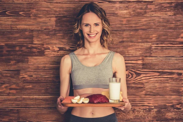 Mujer con comida saludable — Foto de Stock