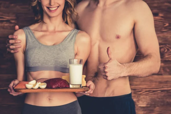 Paar mit gesundem Essen — Stockfoto