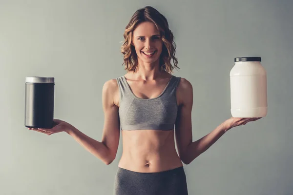 Mulher com nutrição esporte — Fotografia de Stock