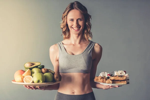 Mujer con comida saludable —  Fotos de Stock