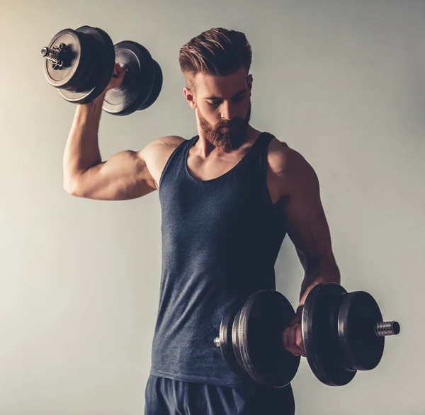 Guapo joven deportista — Foto de Stock