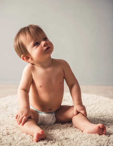 Schattig baby jongen — Stockfoto