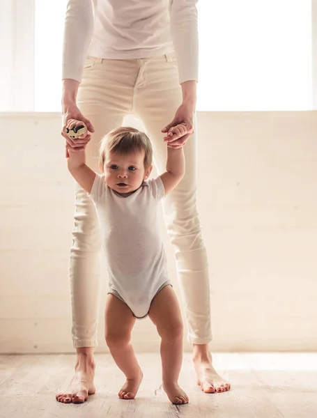 Mamá y bebé niño —  Fotos de Stock