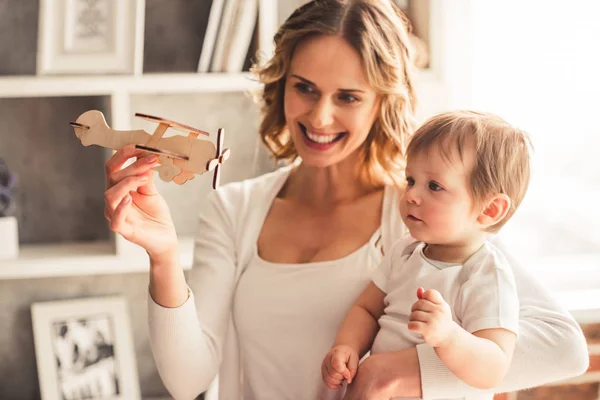 Mamma e bambino ragazzo — Foto Stock