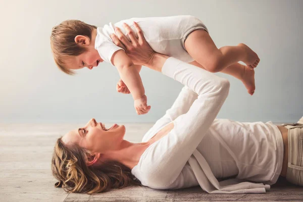 Mom and baby boy — Stock Photo, Image