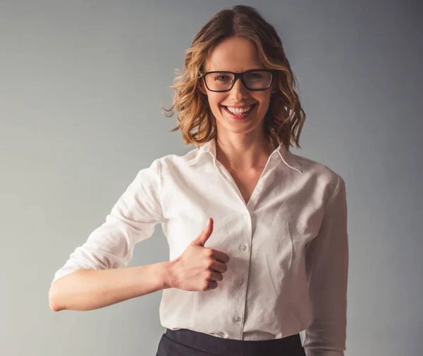 Schöne Geschäftsfrau — Stockfoto