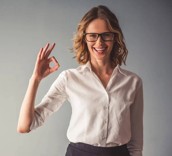 Schöne Geschäftsfrau — Stockfoto