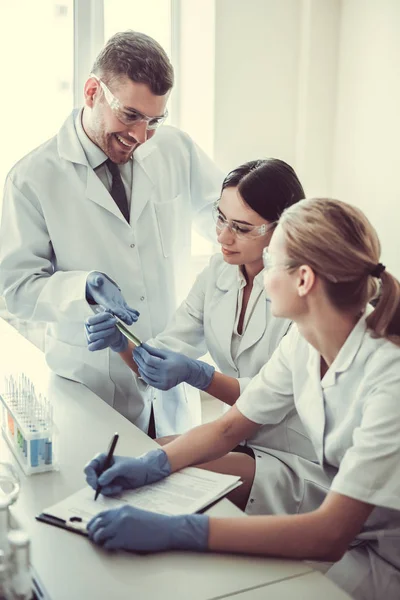 En el laboratorio — Foto de Stock