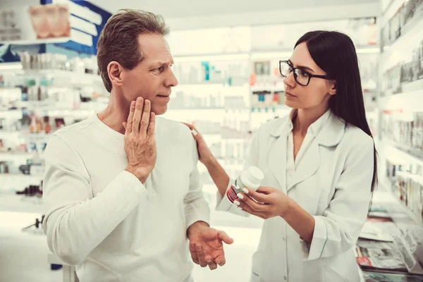 En la farmacia — Foto de Stock