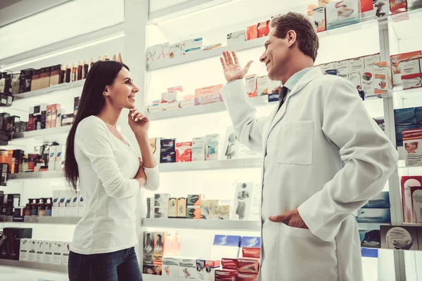 En la farmacia — Foto de Stock