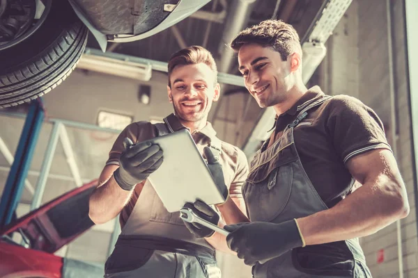 At the auto service — Stock Photo, Image