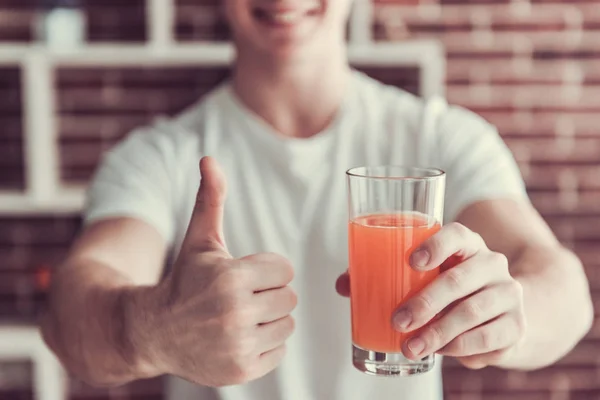 Guy with healthy food — Stock Photo, Image