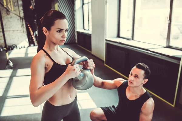 Pareja haciendo ejercicio —  Fotos de Stock