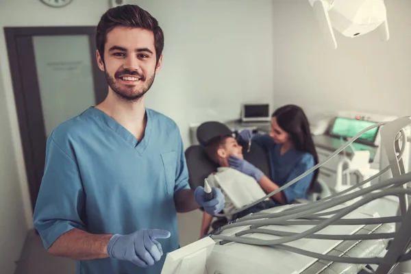 Menino no dentista — Fotografia de Stock