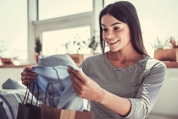 Chica de compras — Foto de Stock