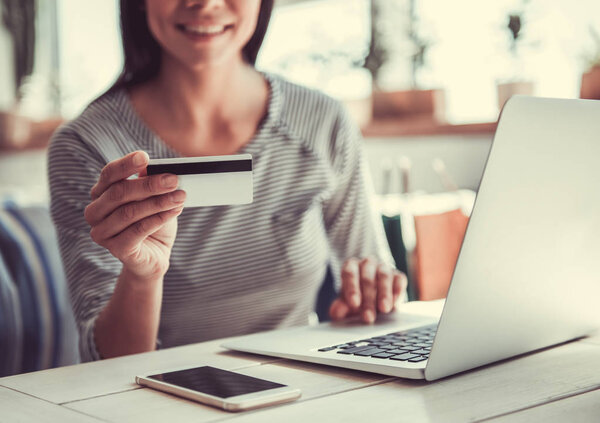 Девушка в кафе