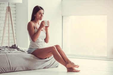 Kız Yatak odasında