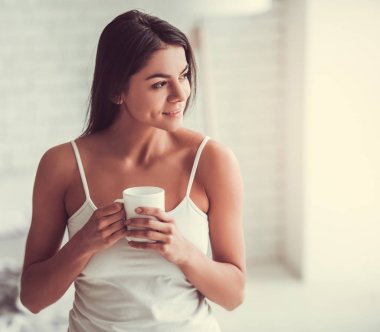 Kız Yatak odasında