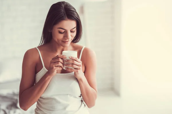 Girl in the bedroom — Stock Photo, Image